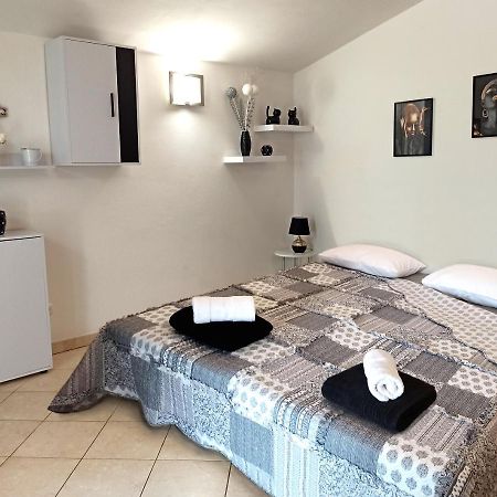 Apartman Dora Pula Bagian luar foto