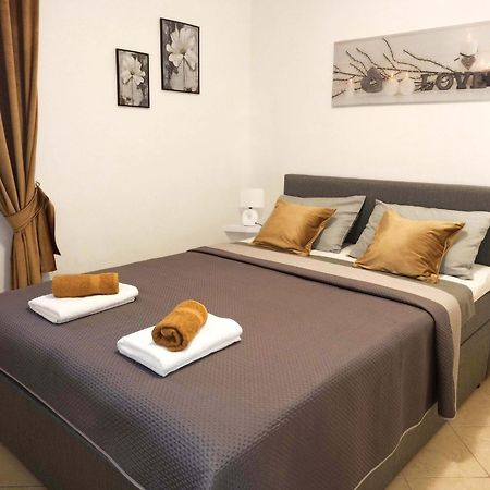 Apartman Dora Pula Bagian luar foto
