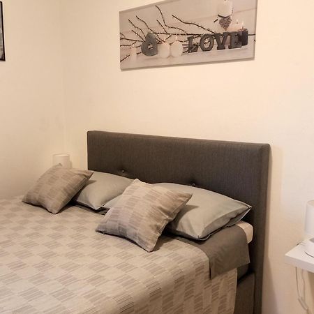 Apartman Dora Pula Bagian luar foto