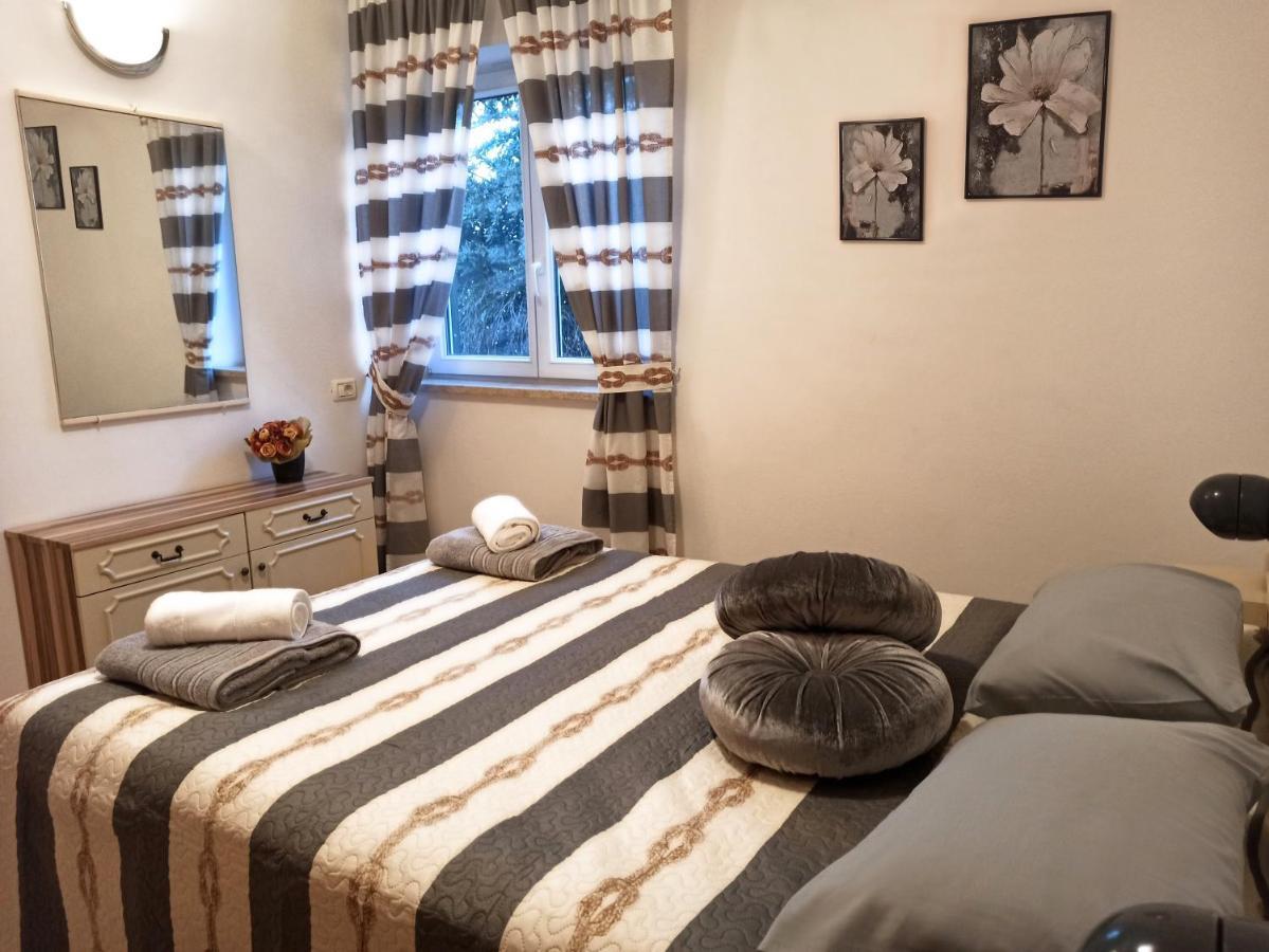 Apartman Dora Pula Bagian luar foto