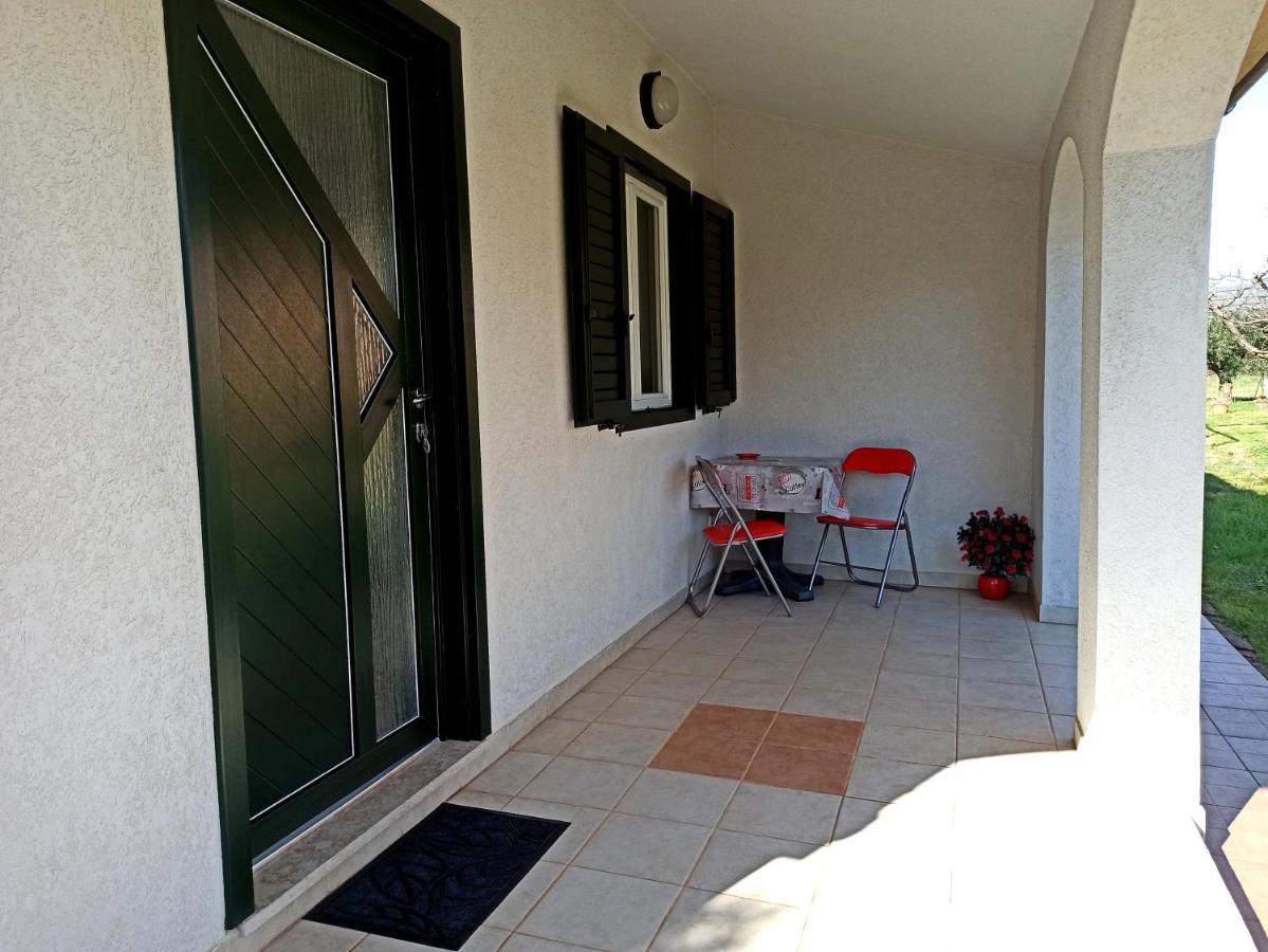 Apartman Dora Pula Bagian luar foto