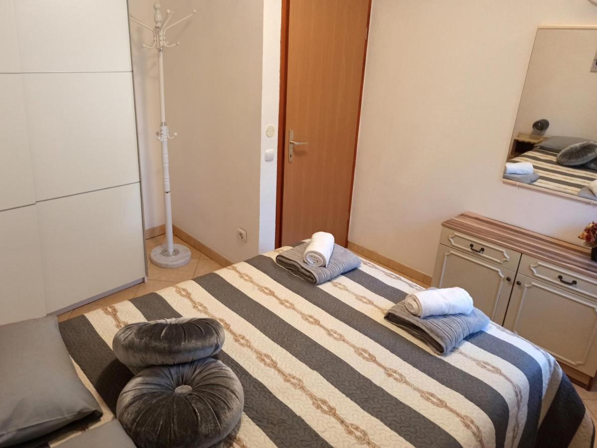 Apartman Dora Pula Bagian luar foto