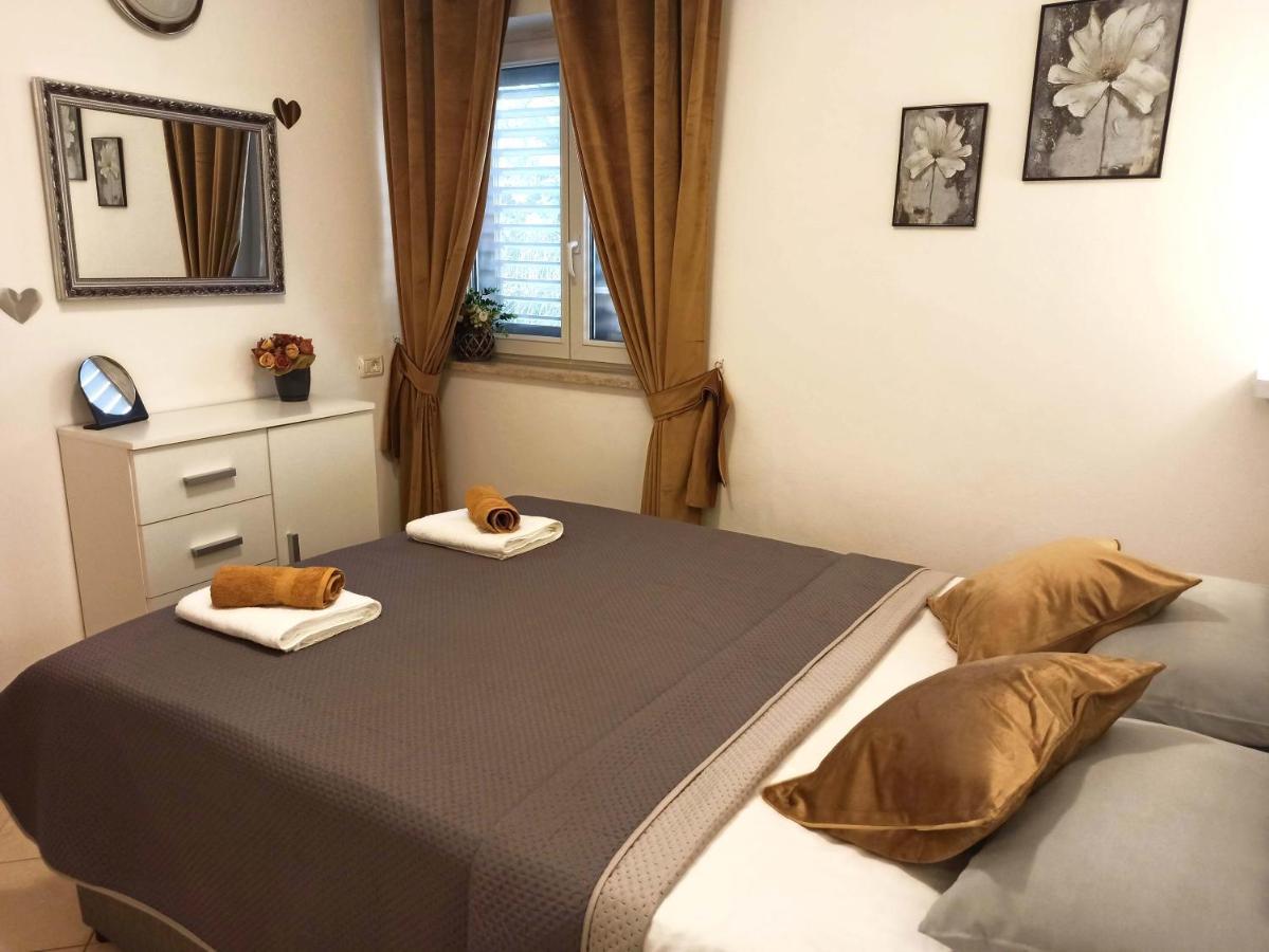 Apartman Dora Pula Bagian luar foto