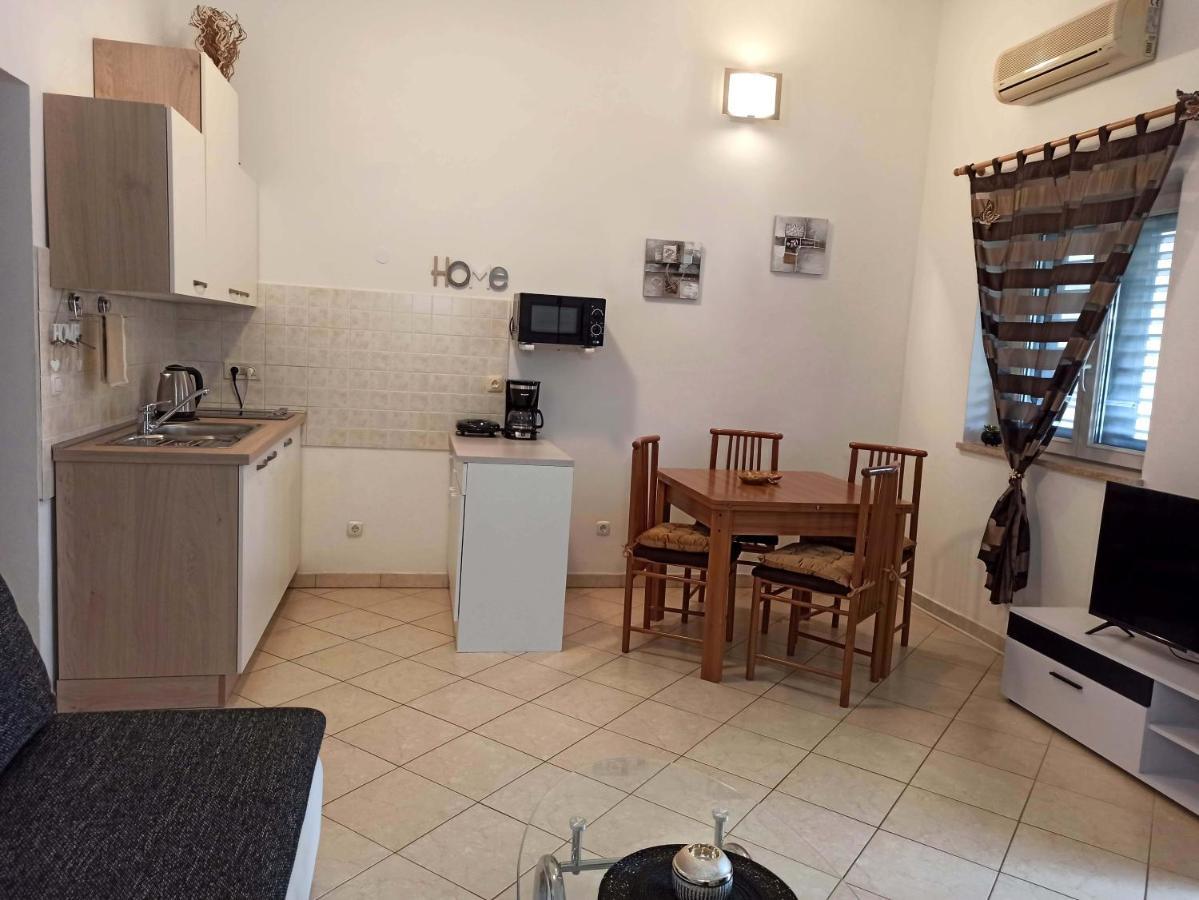 Apartman Dora Pula Bagian luar foto