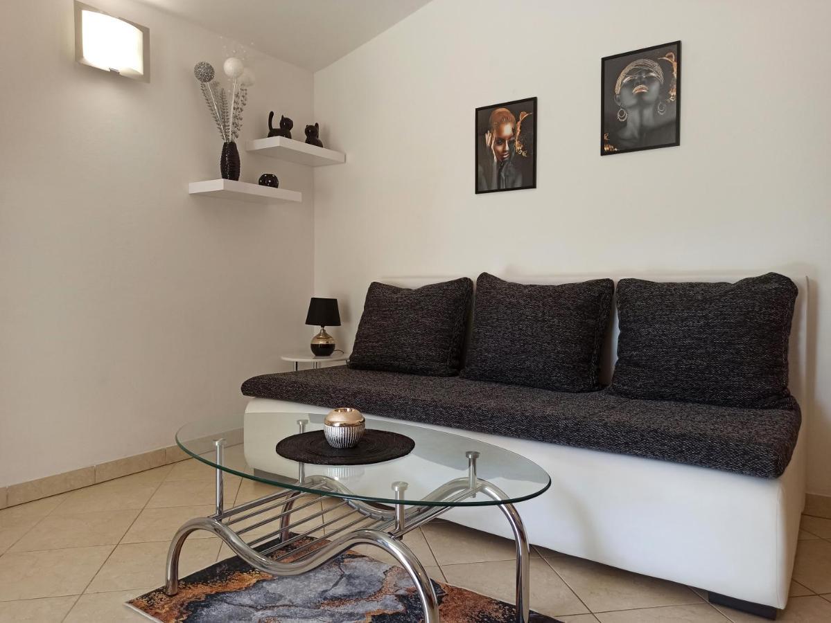 Apartman Dora Pula Bagian luar foto