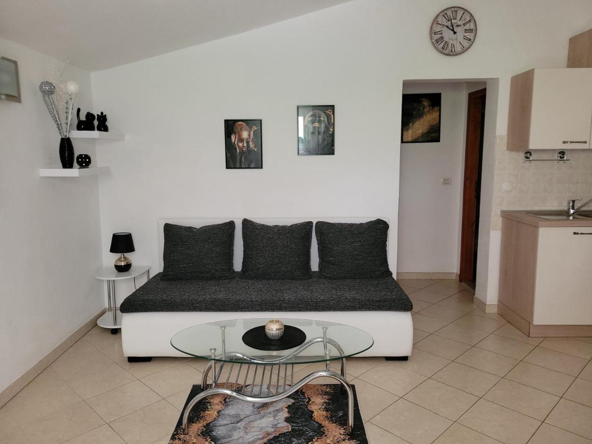 Apartman Dora Pula Bagian luar foto