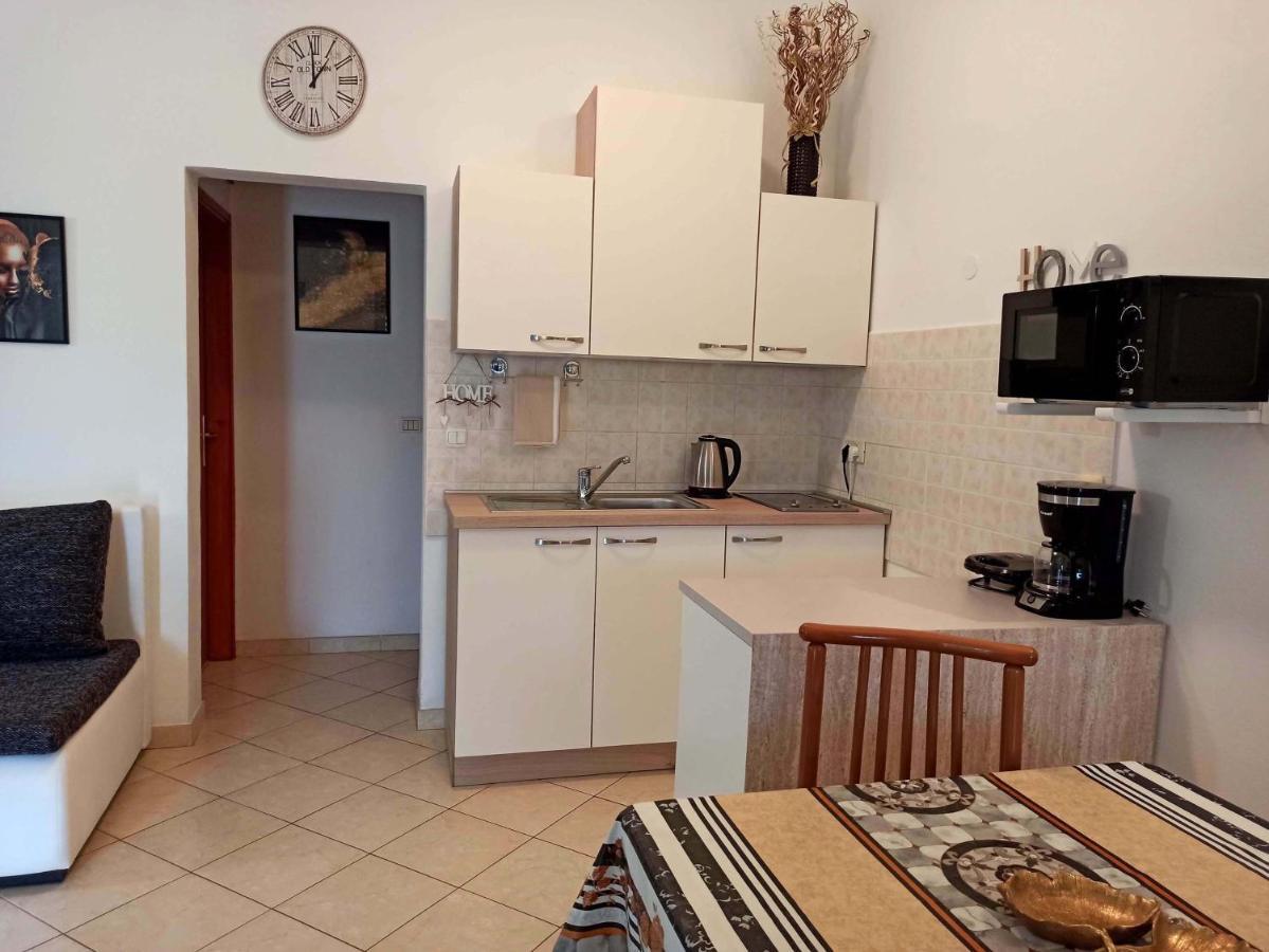 Apartman Dora Pula Bagian luar foto