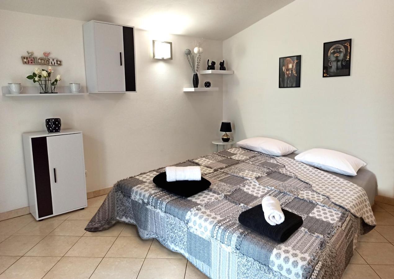 Apartman Dora Pula Bagian luar foto