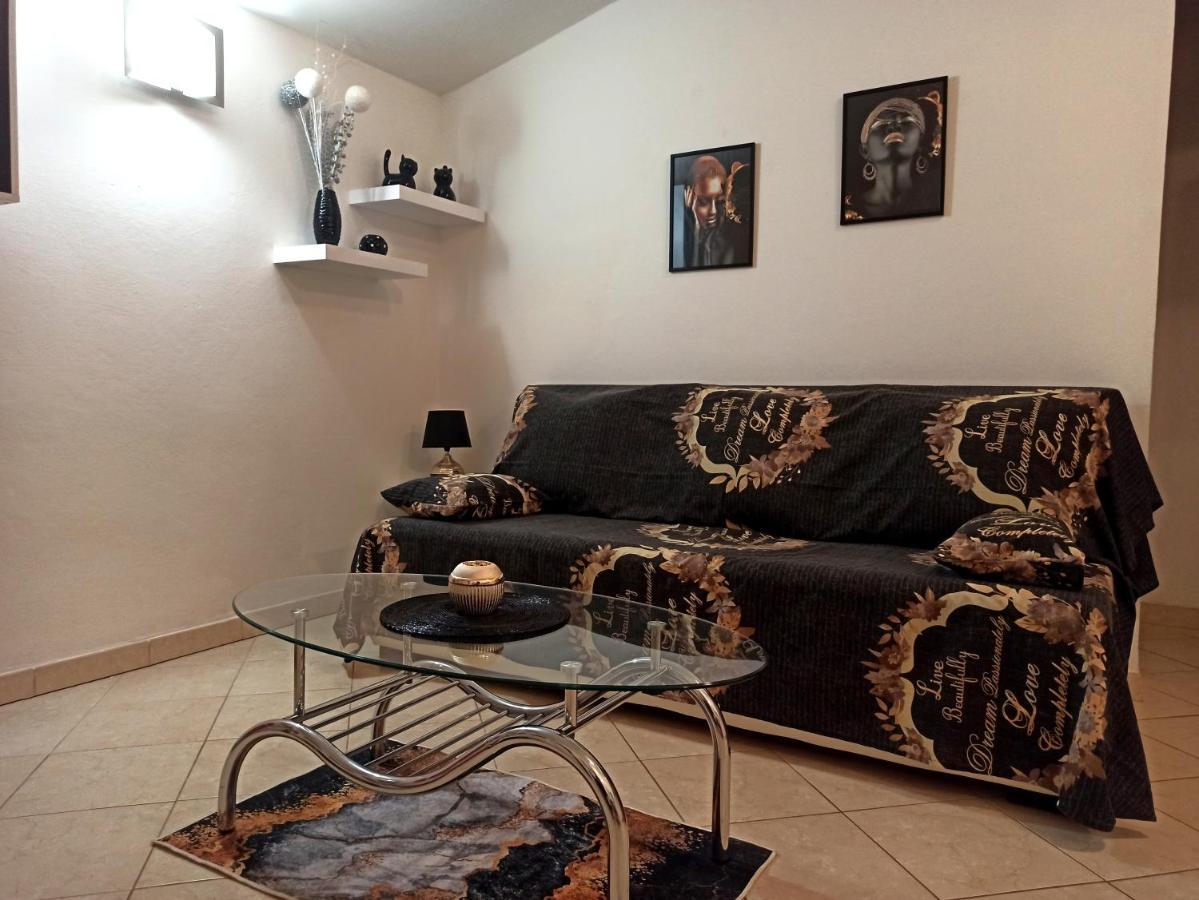 Apartman Dora Pula Bagian luar foto