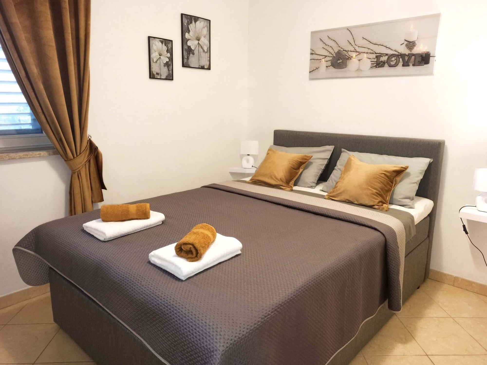 Apartman Dora Pula Bagian luar foto