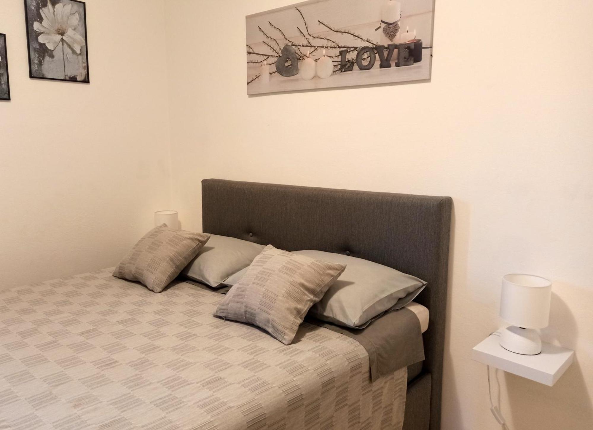 Apartman Dora Pula Bagian luar foto